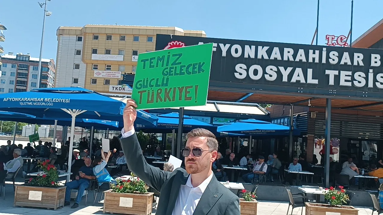 Afyon'un Meydanında Düdük Çaldı, Hayat Durdu