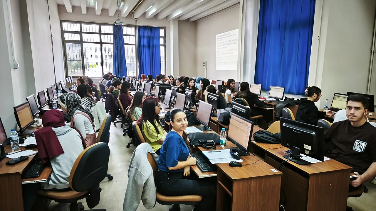 AKÜSEM'de Farklı Kesimlere Hitap Ediliyor