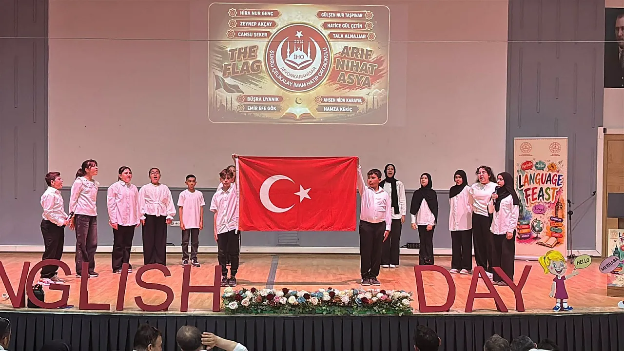 Gençler, Yabancı Dillerini Sahnede Konuşturdu