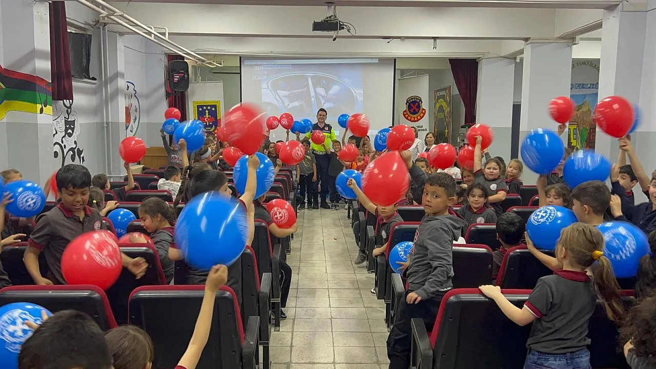 Jandarma 6 Ayrı Noktada Trafik Eğitimleri Verdi