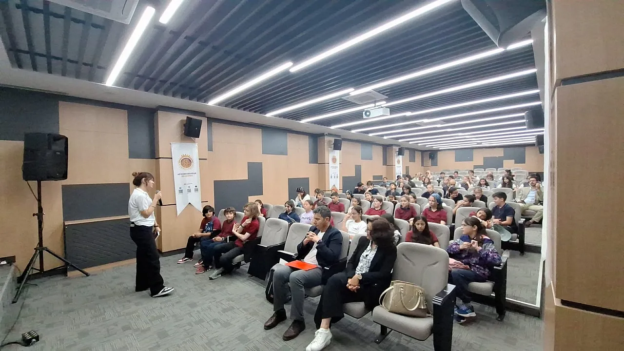 Kelimelerin Gücü, Memleketin Gücüne Dönüşüyor
