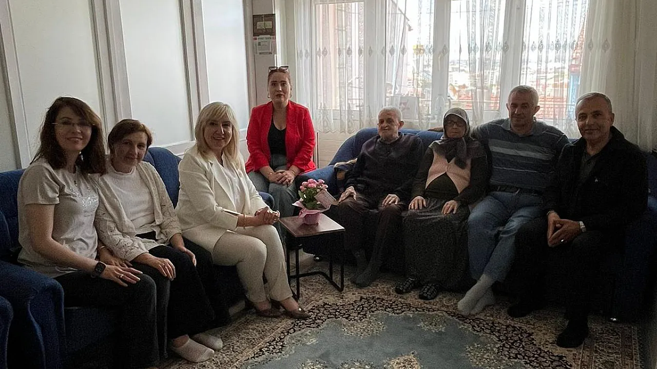 MHP KAÇEP Heyeti, Babalar Günü'nde Şehit Babasını Ziyaret Etti