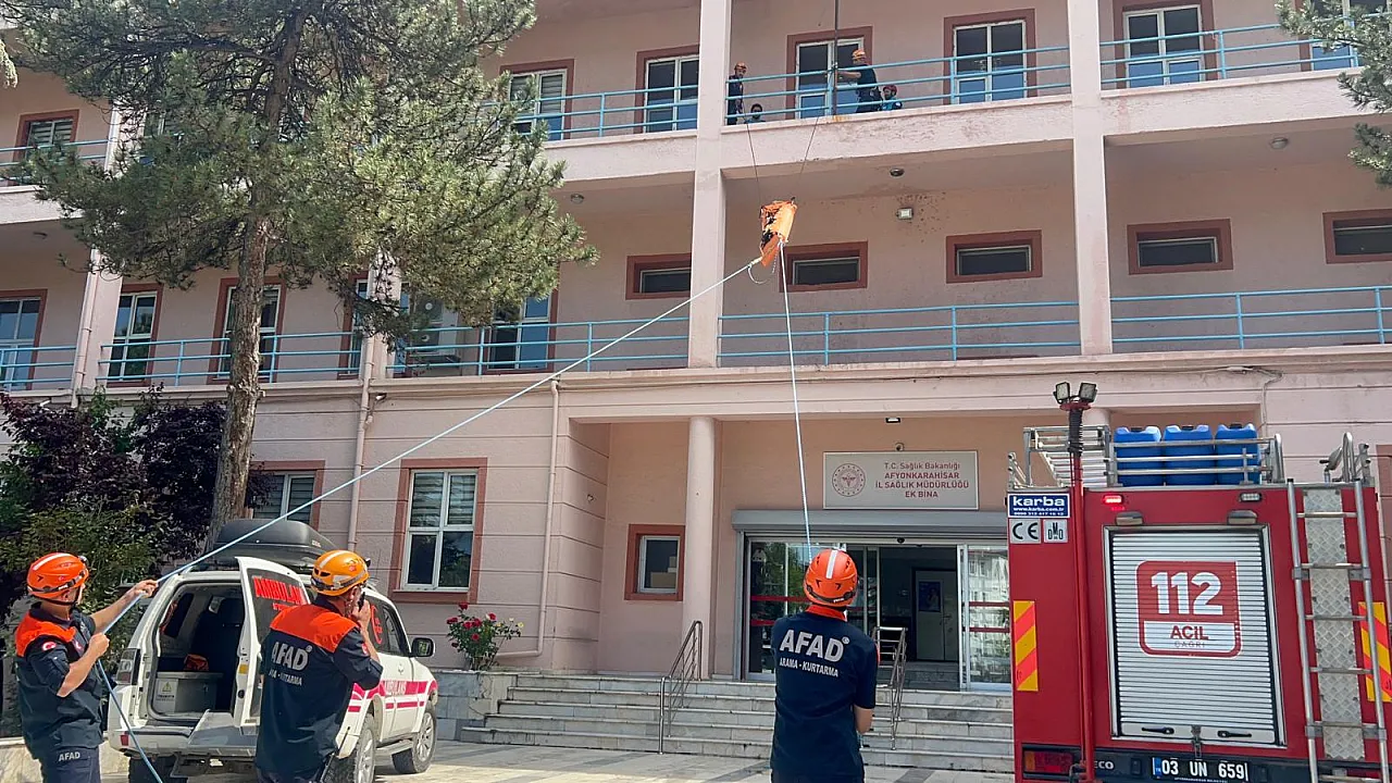 Sağlık Müdürlüğündeki Yangın Tatbikatı Gerçeğini Aratmadı