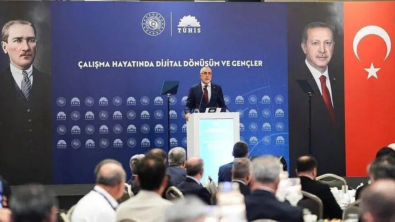 'Dijital Dönüşüme En Hızlı Gençler Uyum Sağlıyor'