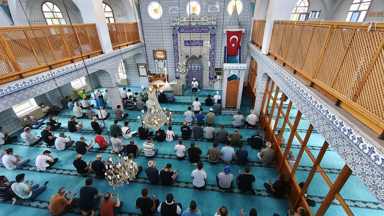 Silah Arkadaşlarından Hasan Samur ve Ailesine Duygulandıran Vefa