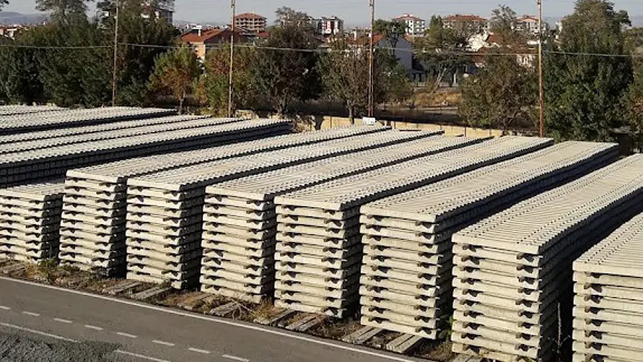 Afyonkarahisar'da 19 Bin 5 Adet Hurda Beton Traversi Satışta