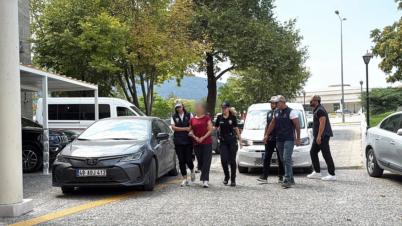 Darbeci FETÖ'cü Burkay Karatepe'nin Ablası Adliyeye Sevk Edildi
