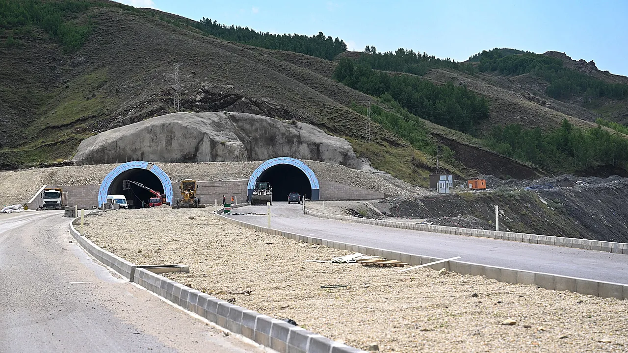 Erzurum-Rize Yolunda Tünel Çalışmaları Hızla İlerliyor: Mesafe 196 Kilometreye Düşecek