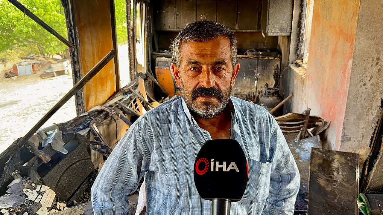 Yaşlı Çiftin Yanan Evinde Torunlarının Hayalleri de Kül Oldu