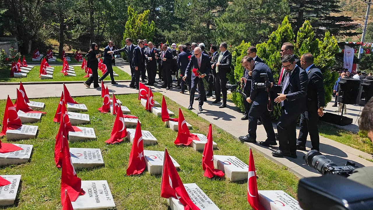 TBMM Başkanı Kurtulmuş Kocatepe'de Gerçekleştirilen Büyük Taarruz Törenlerine Katıldı