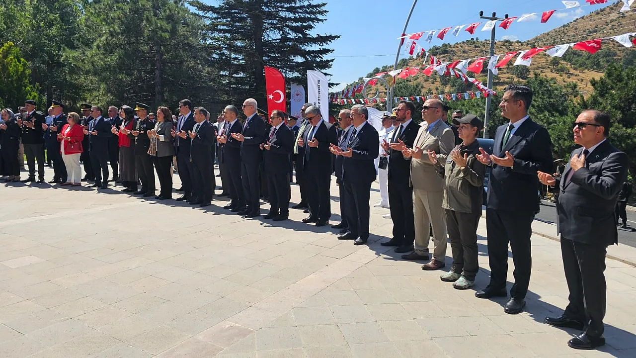 TBMM Başkanı Kurtulmuş Kocatepe'de Gerçekleştirilen Büyük Taarruz Törenlerine Katıldı