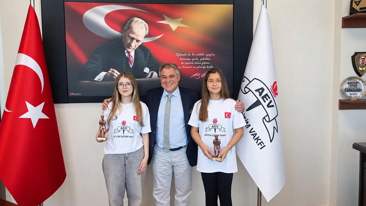 Afyon'u Gururlandıran Öğrenciler Afyon Eğitim Vakfı'nı Ziyaret Etti