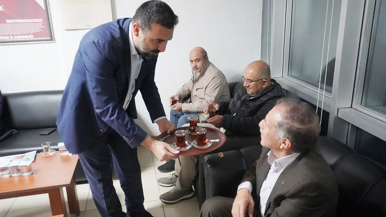 AK Parti'deki Sabah Mesaisine Misafir Olduk Başkan Kavak'ten Yönetim Kurulu Ve 'Kaostan Uzak Afyon' Mesajı