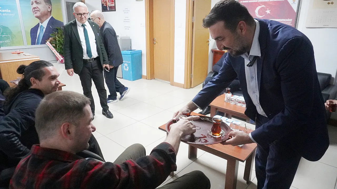 AK Parti'deki Sabah Mesaisine Misafir Olduk Başkan Kavak'ten Yönetim Kurulu Ve 'Kaostan Uzak Afyon' Mesajı