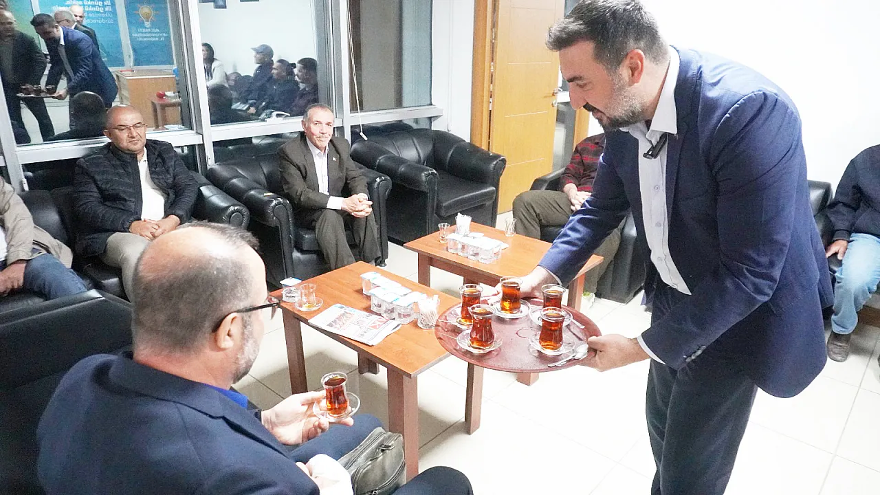 AK Parti'deki Sabah Mesaisine Misafir Olduk Başkan Kavak'ten Yönetim Kurulu Ve 'Kaostan Uzak Afyon' Mesajı