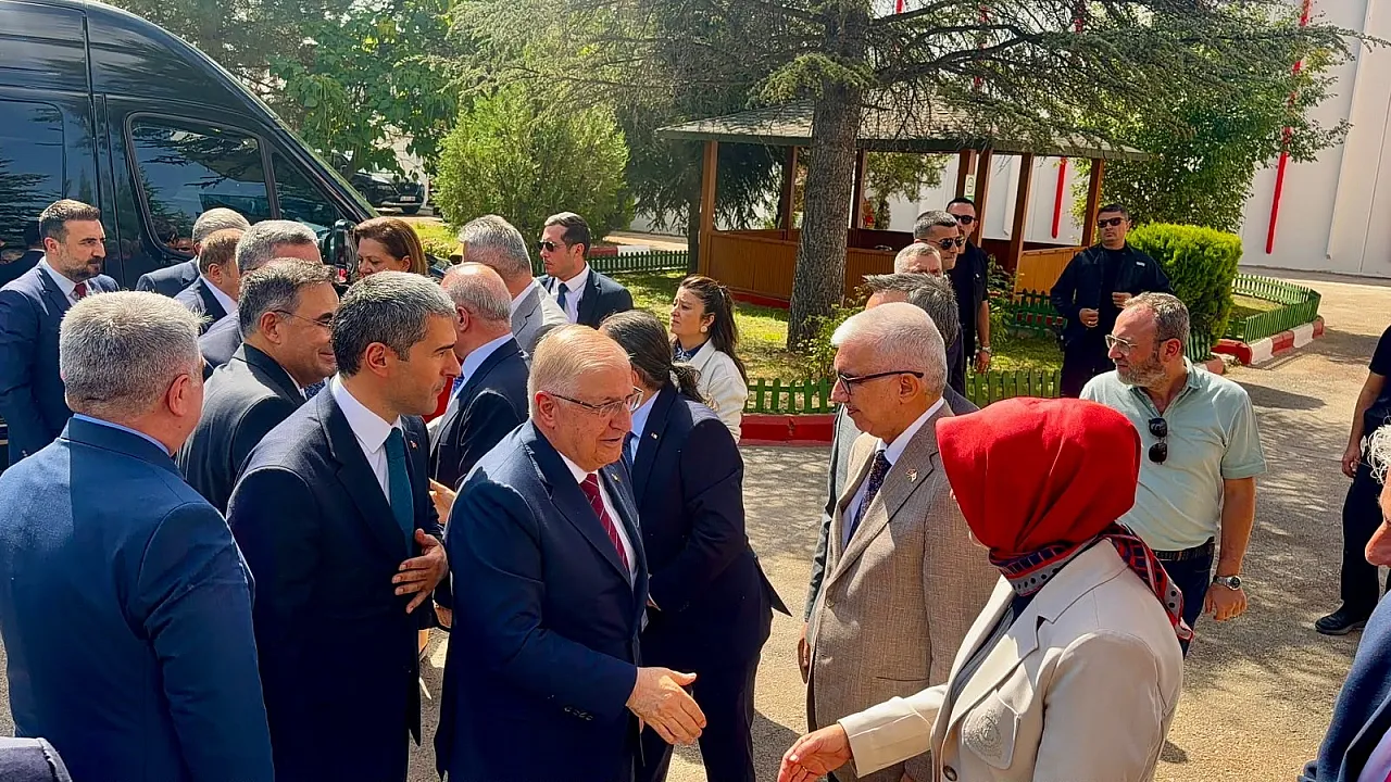 Bakan Güler Kızılay Maden Suyu'nun 100. Yıl Pastasını Kesti