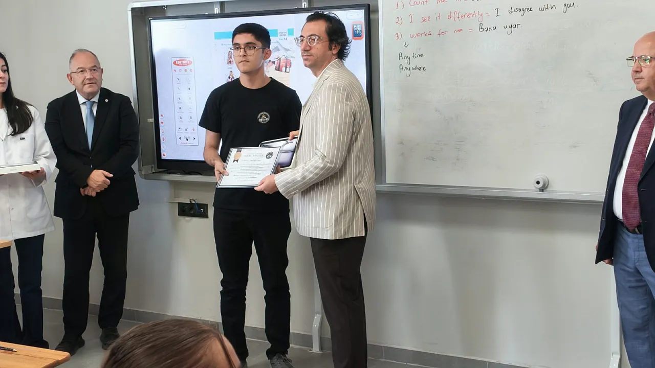 Verilen Sözler Tek Tek Yerine Geliyor: Öğrenciler iPad Air'lerine Kavuştu