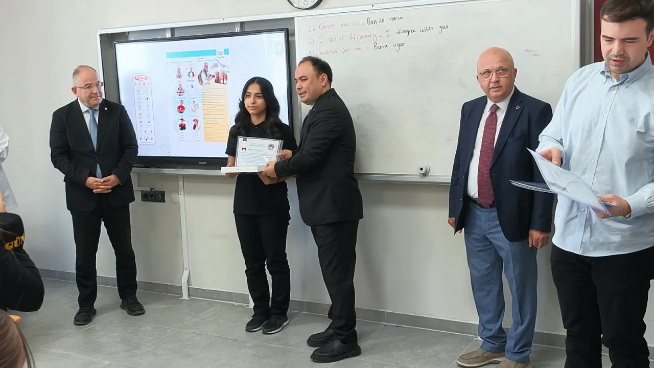 Verilen Sözler Tek Tek Yerine Geliyor: Öğrenciler iPad Air'lerine Kavuştu
