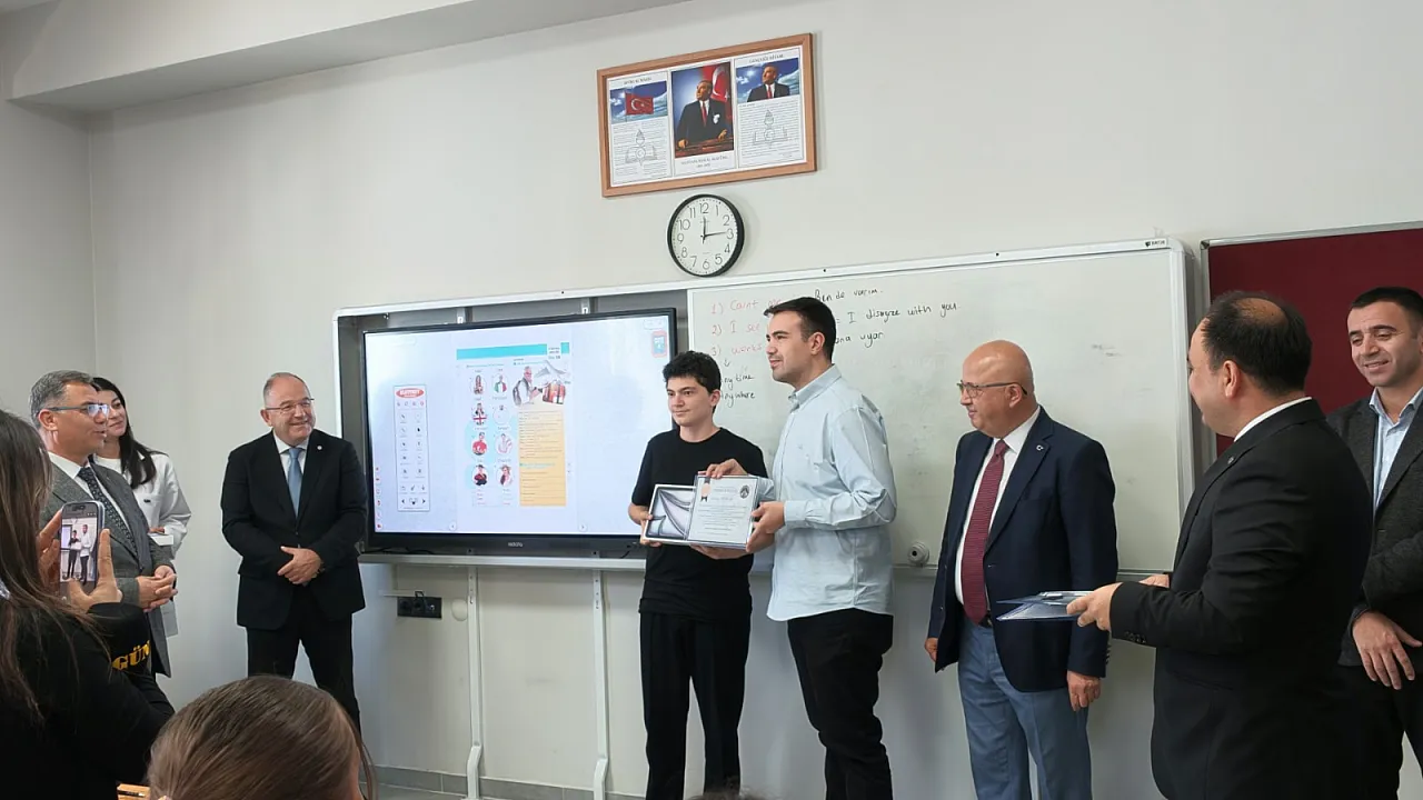 Verilen Sözler Tek Tek Yerine Geliyor: Öğrenciler iPad Air'lerine Kavuştu