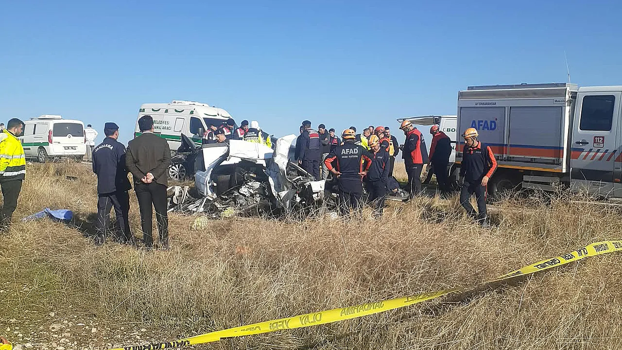 Afyon'da Feci Kaza! İki Otomobil Kafa Kafaya Çarpıştı, 4 Ölü