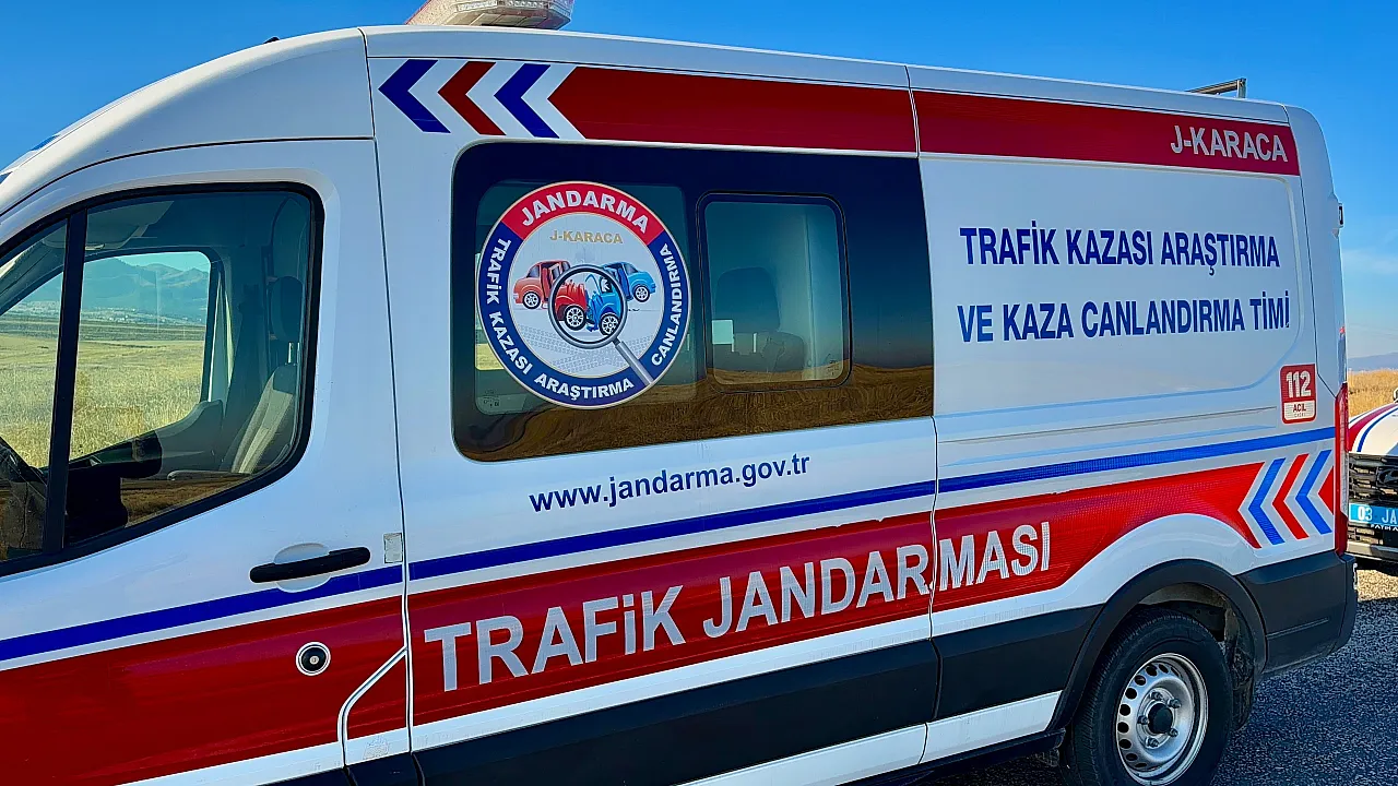 Afyon'da Feci Kaza! İki Otomobil Kafa Kafaya Çarpıştı, 4 Ölü