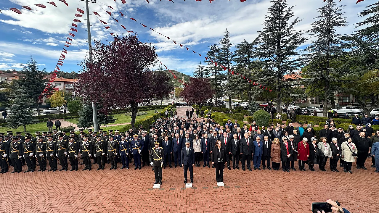 Afyonkarahisar'da Cumhuriyet Bayramı Törenle Başladı!