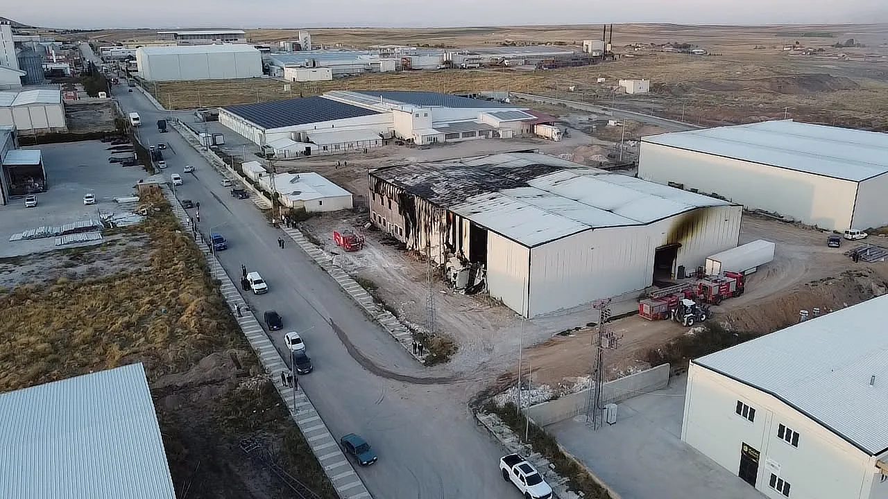 Fabrika Yangını Büyümeden Söndürüldü