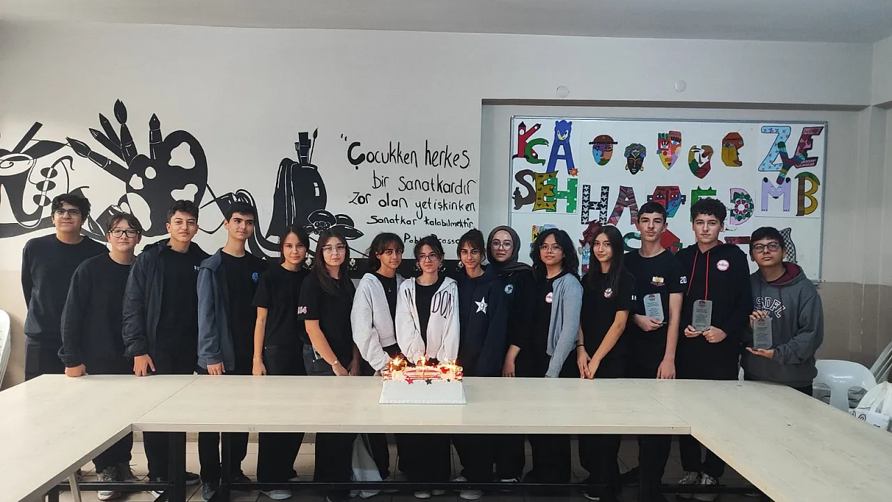 Geleceğe Güvenli Adım: 18 Öğrenci İle LGS Başarısı Taçlandırıldı
