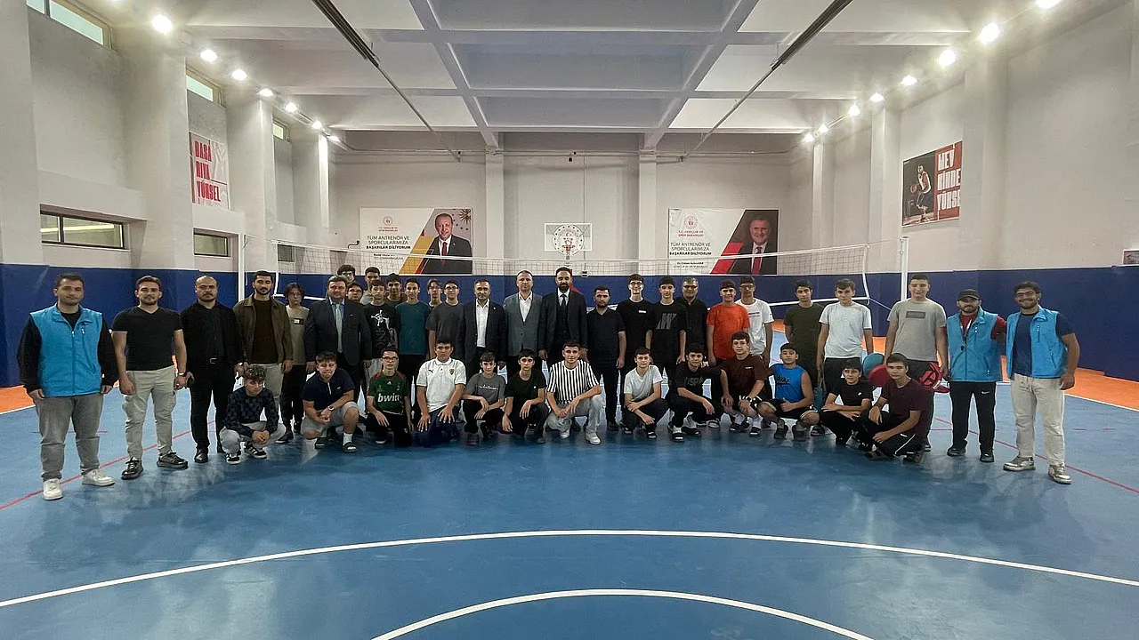 Hekim Milletvekili Yangınzedeyi Kurtardı