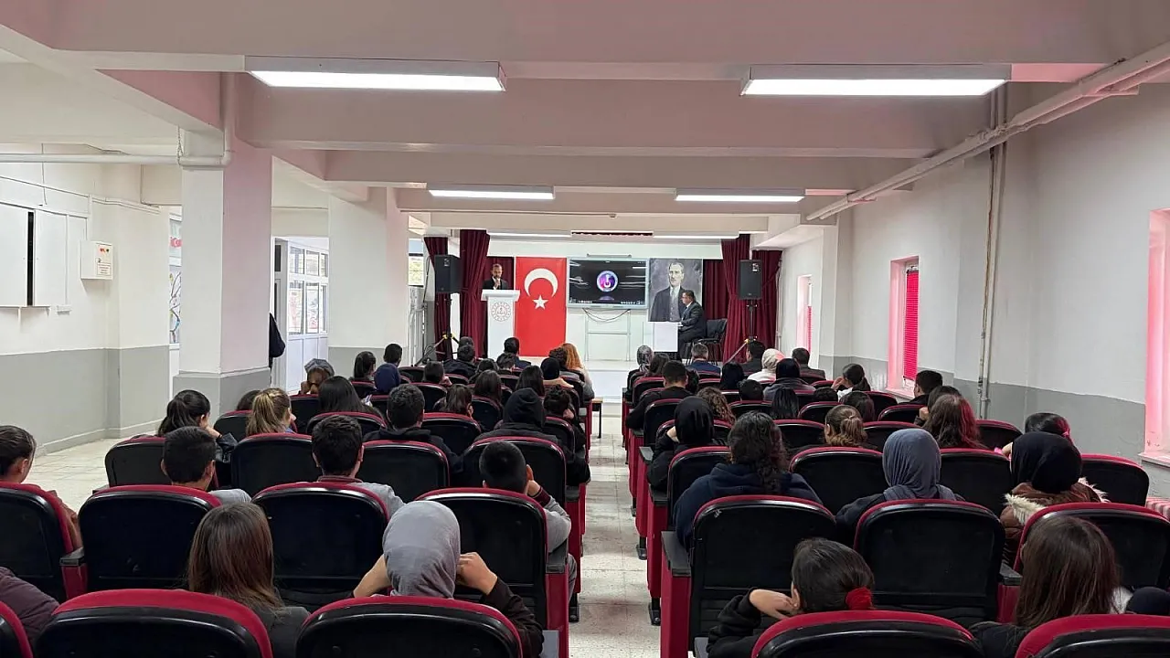 Jandarmadan Öğrenci Ve Öğretmenlere Siber Güvenlik Eğitimi