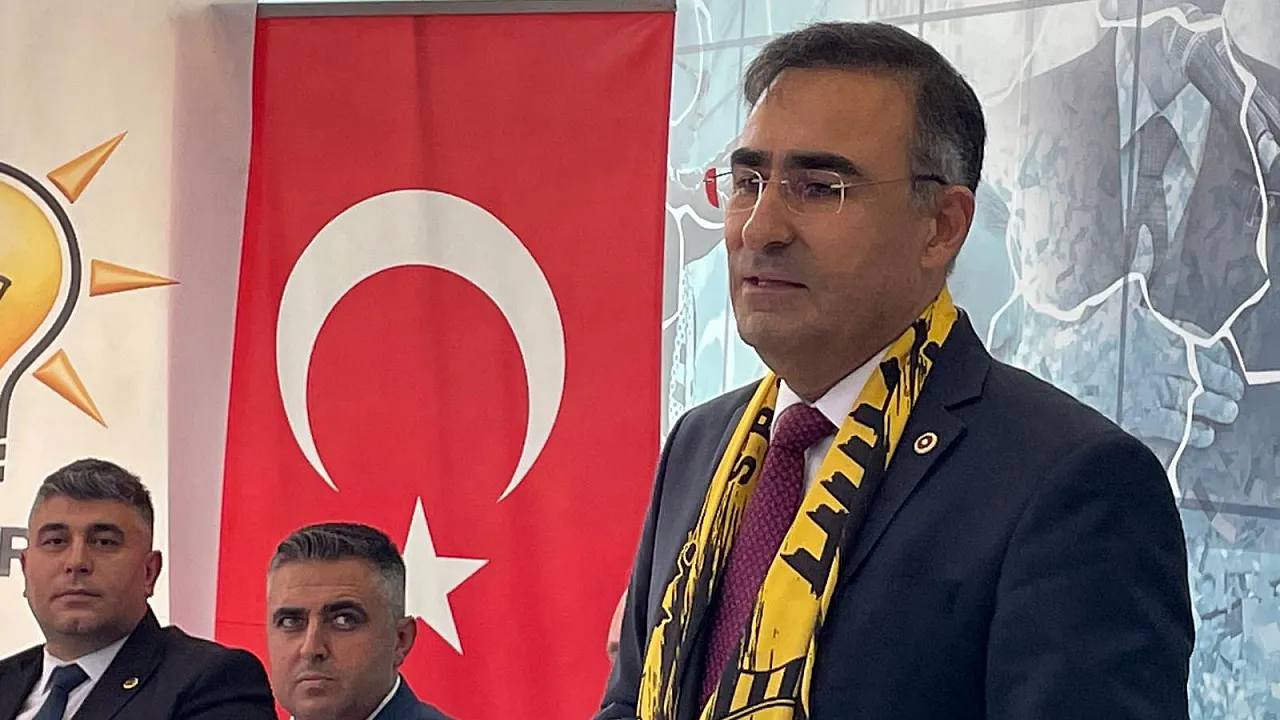 Milletvekili Arslan'dan Gediz'de Duygusal Buluşma: Sıra Arkadaşı Başhekim Çıktı!