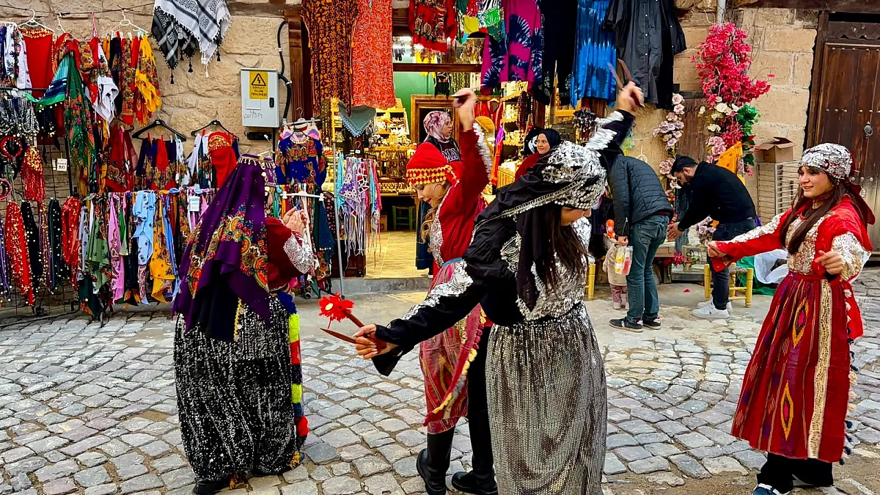 Soğuk Havaya Rağmen Frig Vadisi'ne Ziyaretçi Akını