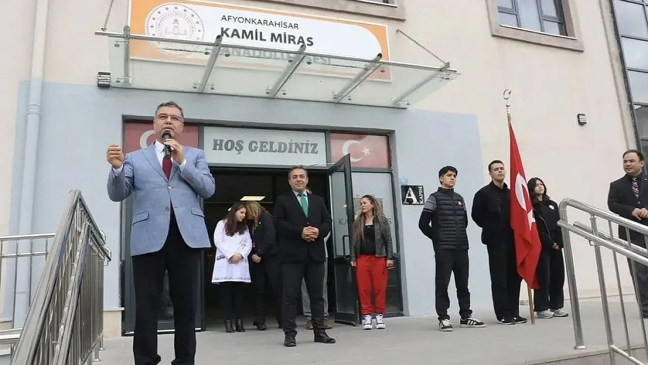 Bayrak Töreninde Dikkat Çeken Mesaj!