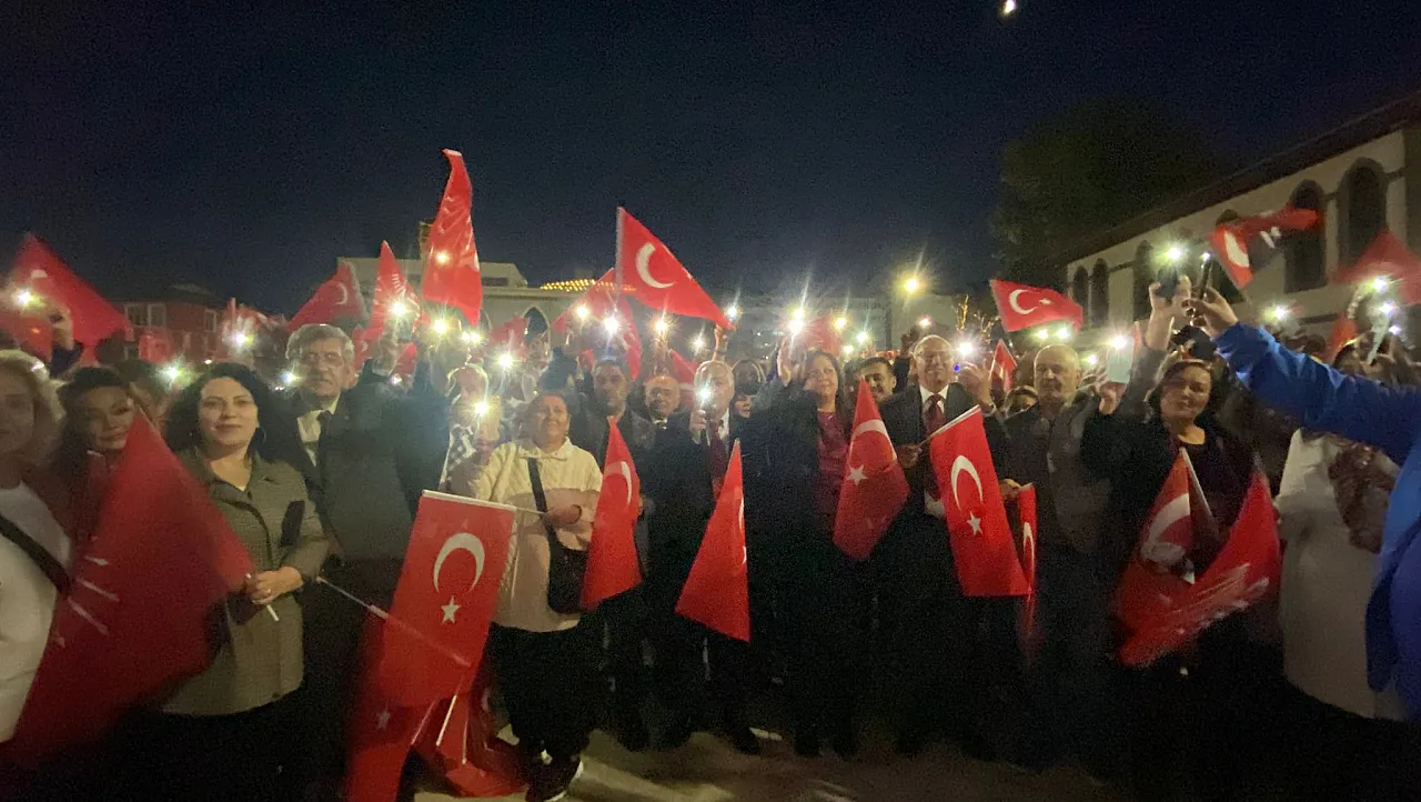 Meşaleler Yandı, Marşlar Söylendi: Afyon'da Cumhuriyet Gecesi Unutulmaz Oldu