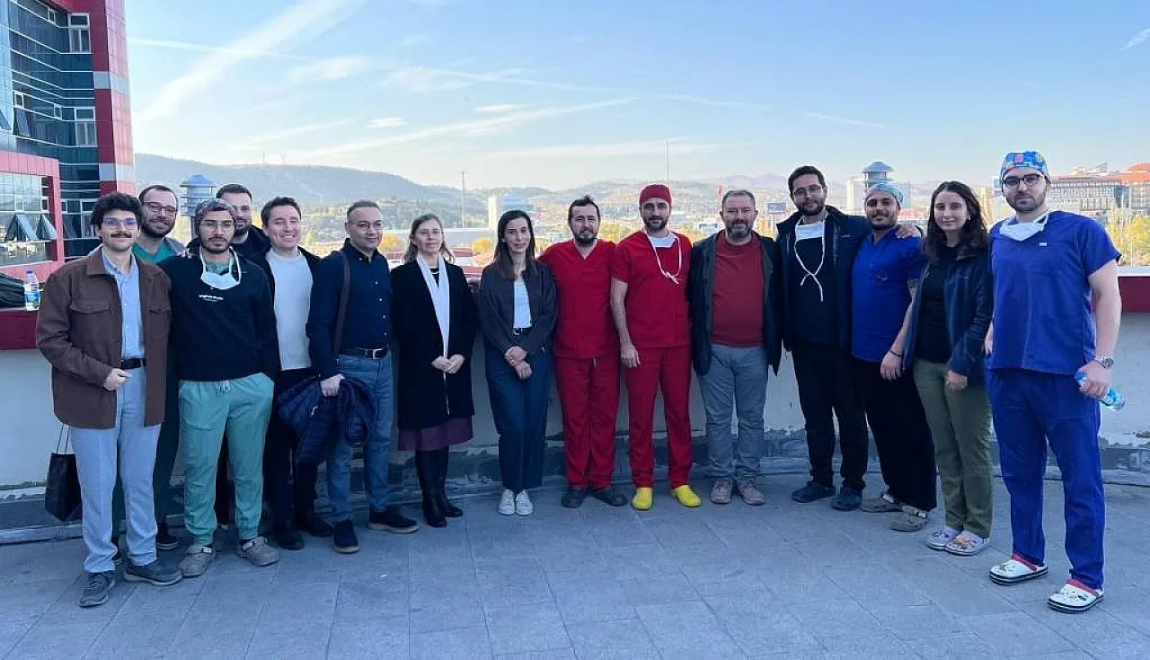 AFSÜ'de Canlı Mikrocerrahi Eğitimi Verildi