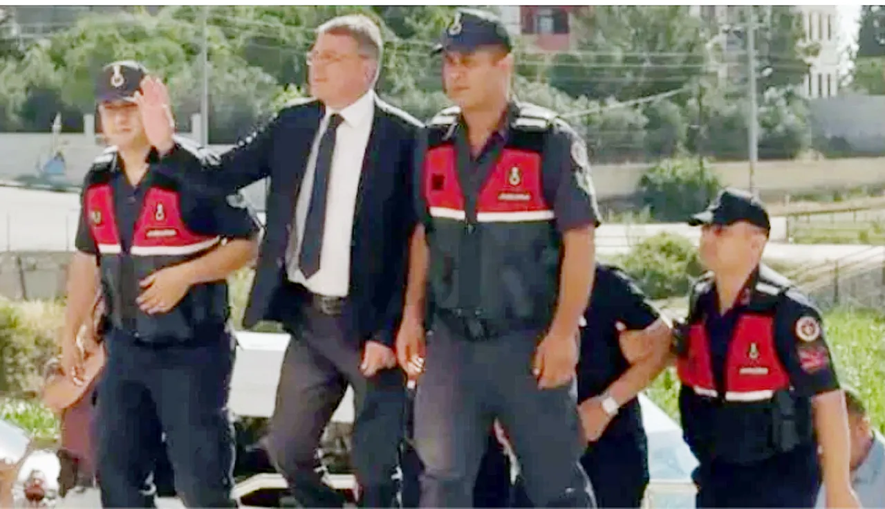 Baklava Kutusundan Sonra Bardak Kolisi