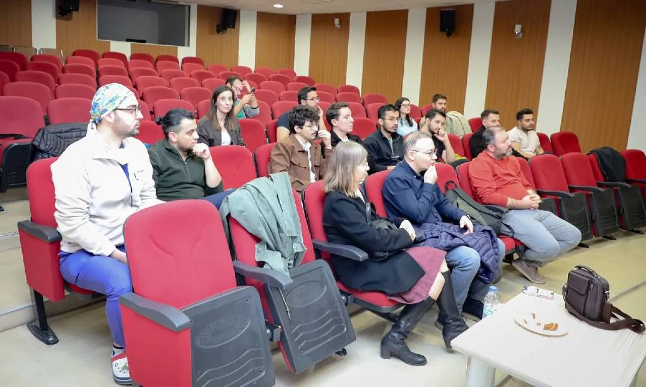 AFSÜ'de Canlı Mikrocerrahi Eğitimi Verildi