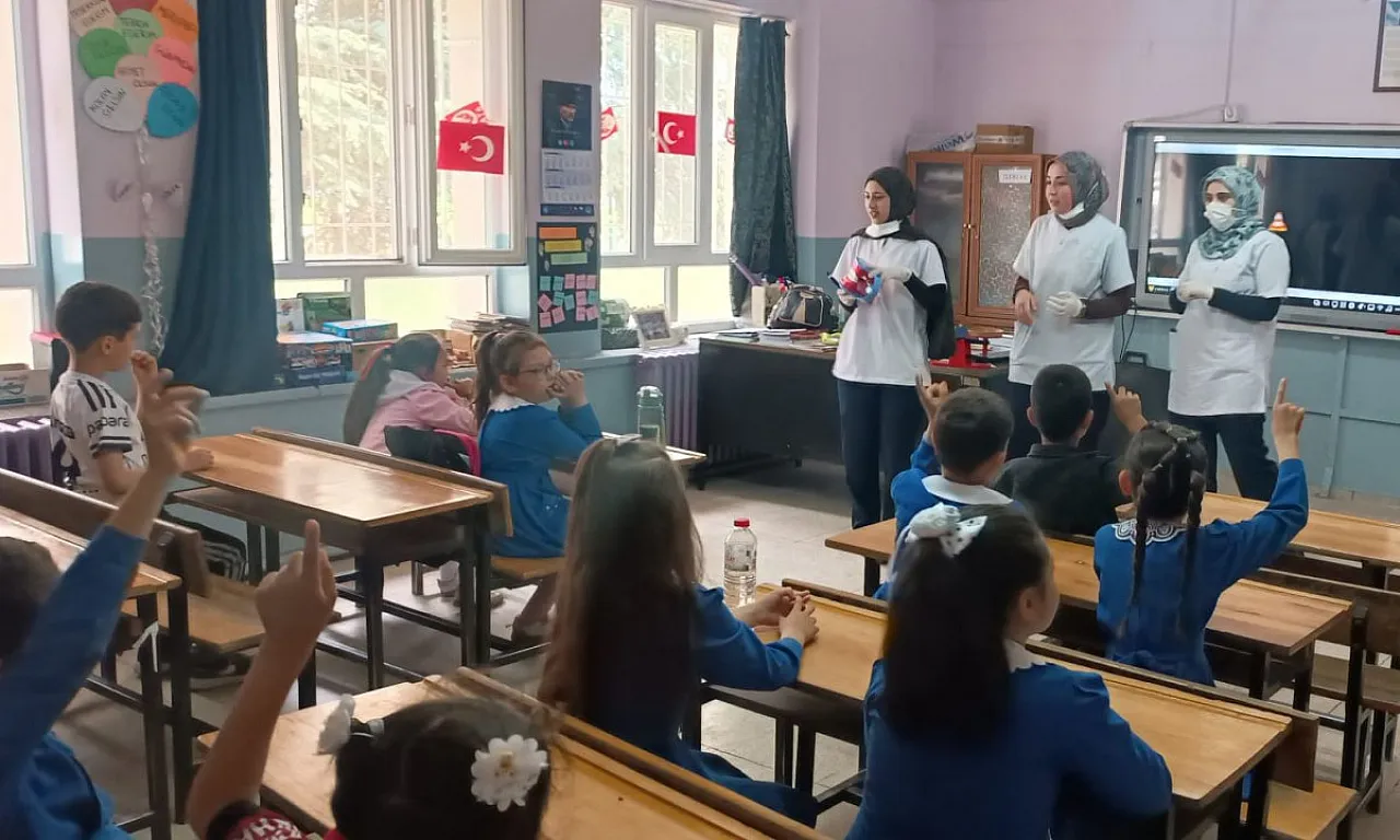 Çobanlar Ve Susuz'da Öğrencilere Ağız Sağlığı Eğitimi Verildi