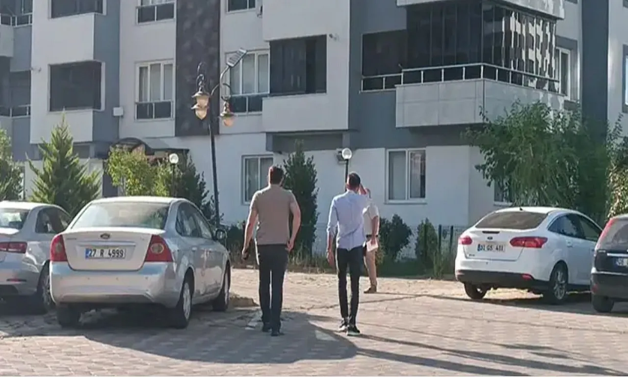 Asansör Aniden Hareket Etti Sıkışan Kadın Öldü