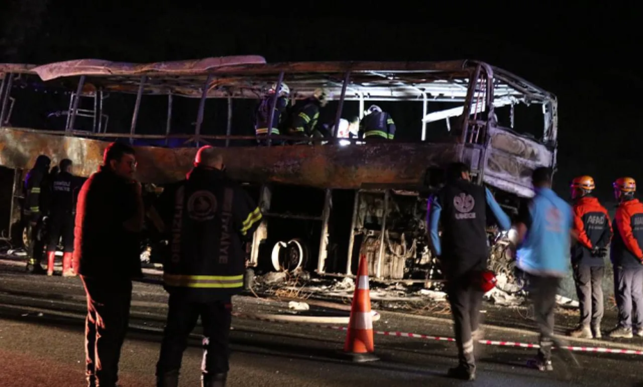 Denizli'de Bariyerlere Çarpan Yolcu Otobüsü Alev Aldı: 8 Ölü