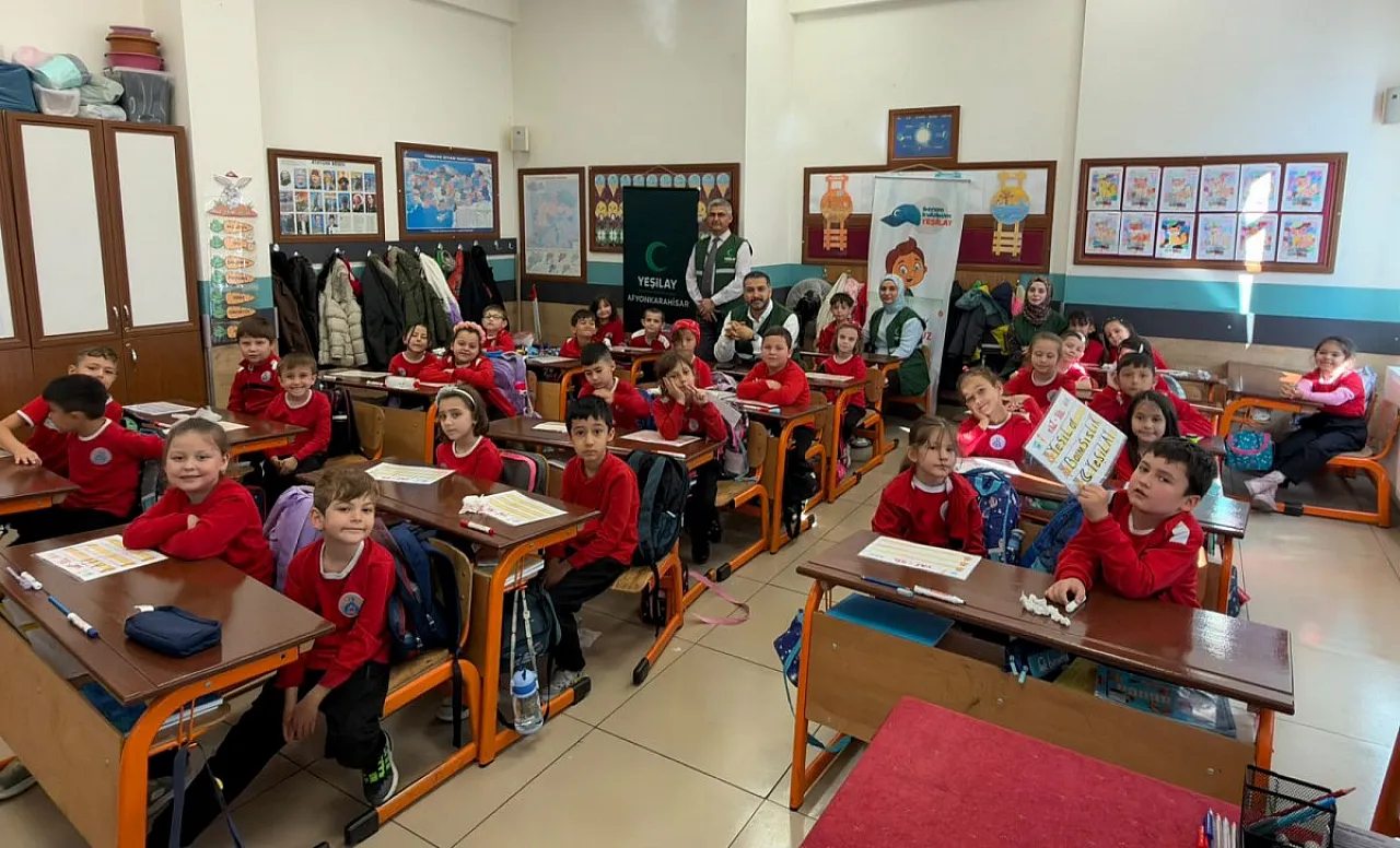 AFSÜ Genç Yeşilay'dan İlkokulda Çifte Farkındalık: Hem Eğitim Hem Fidan