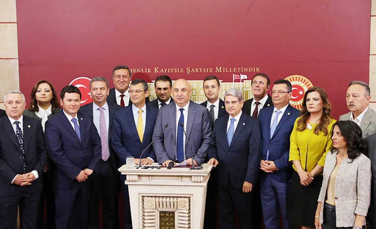 'İlk' Topuklu Efe Ve Ak Parti