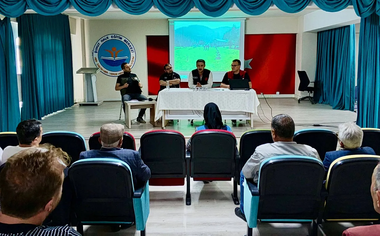 Afyon'un 4 İlçesinde Çiftçiler Bilgilendirildi