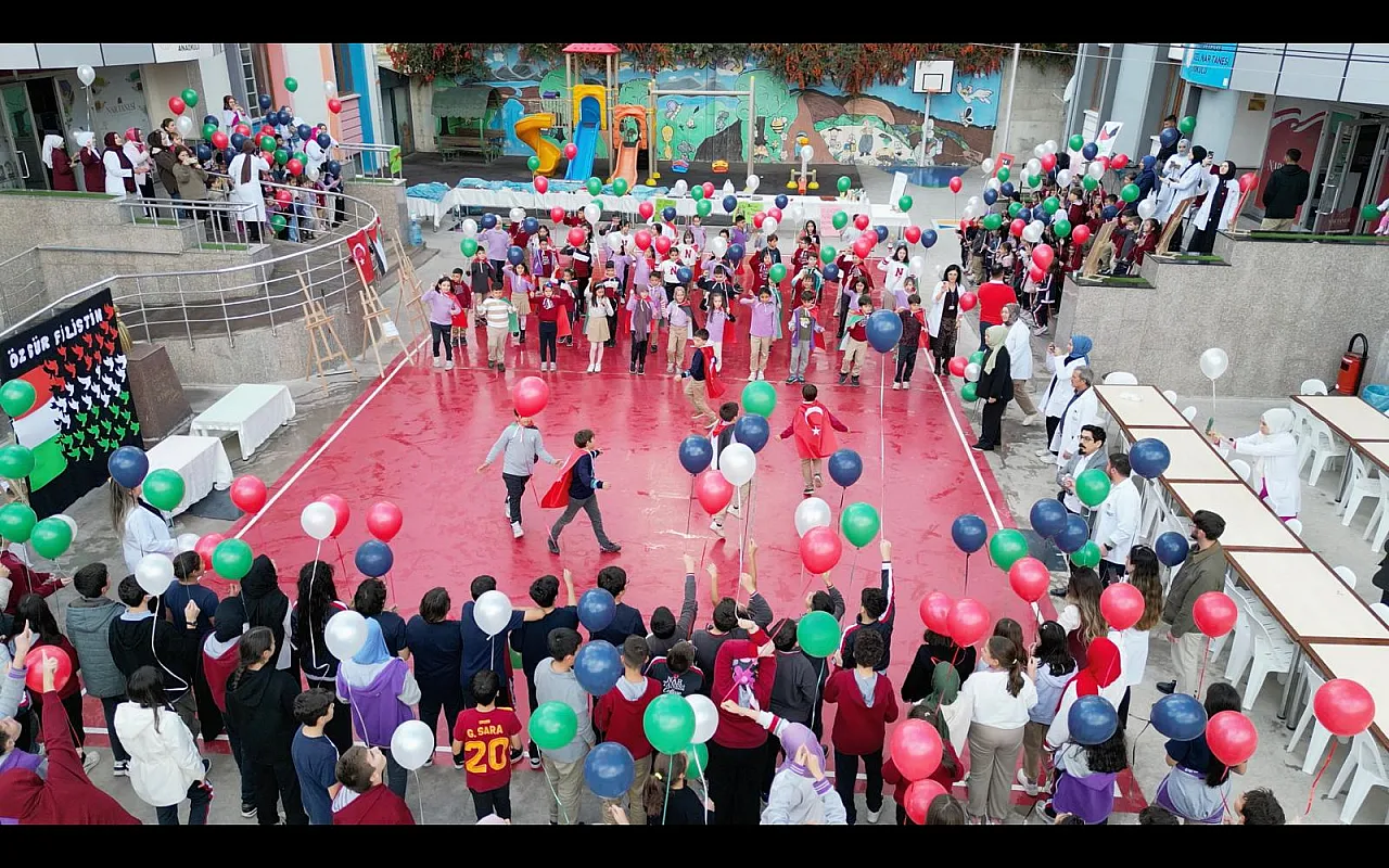 Dua Yüklü Balonlar Gazze İçin Gökyüzüne Bırakıldı
