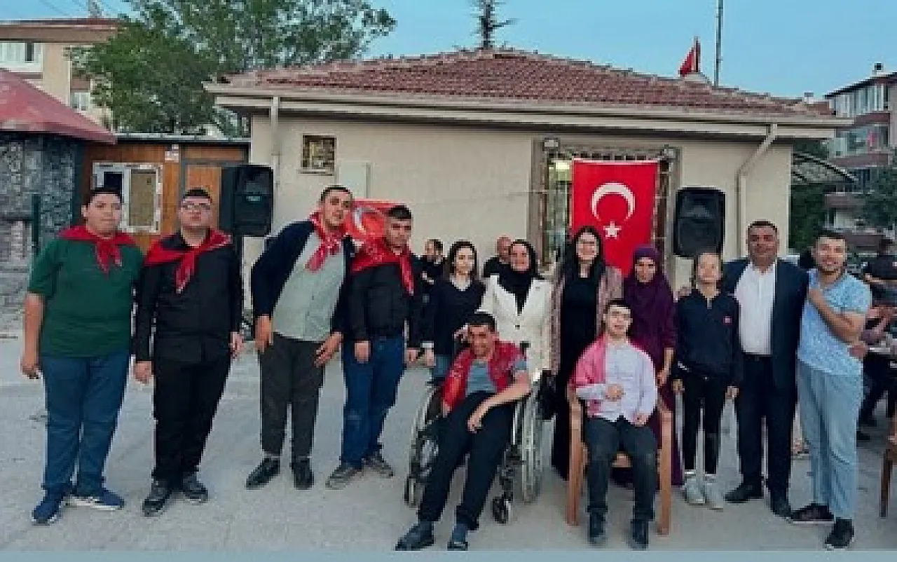 Kadınlar Dernekte: Gönül Dostları Yardımlaşma Ve Dayanışma Derneği