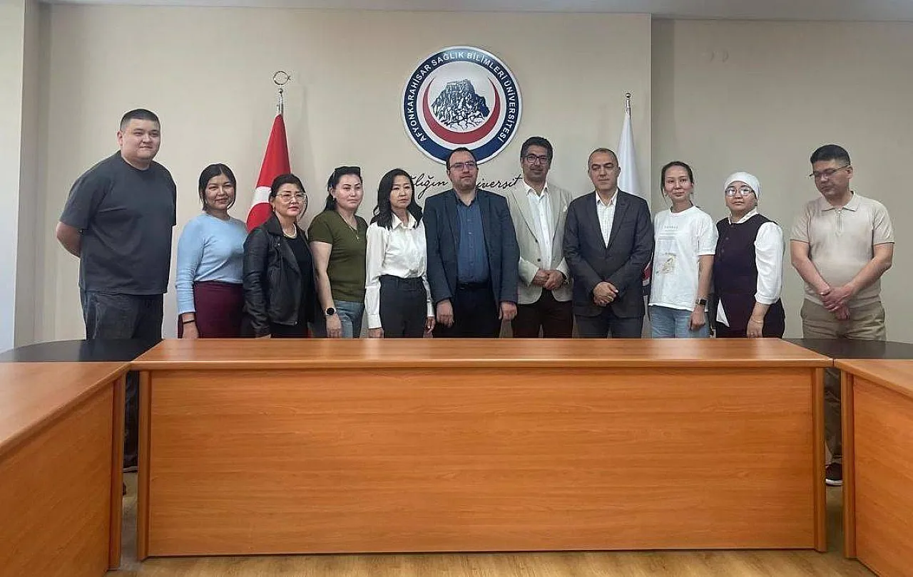 Kazakistan'lı Sağlık Yöneticileri Türkiye'deki Sağlık Uygulamalarını AFSÜ'de Deneyimledi