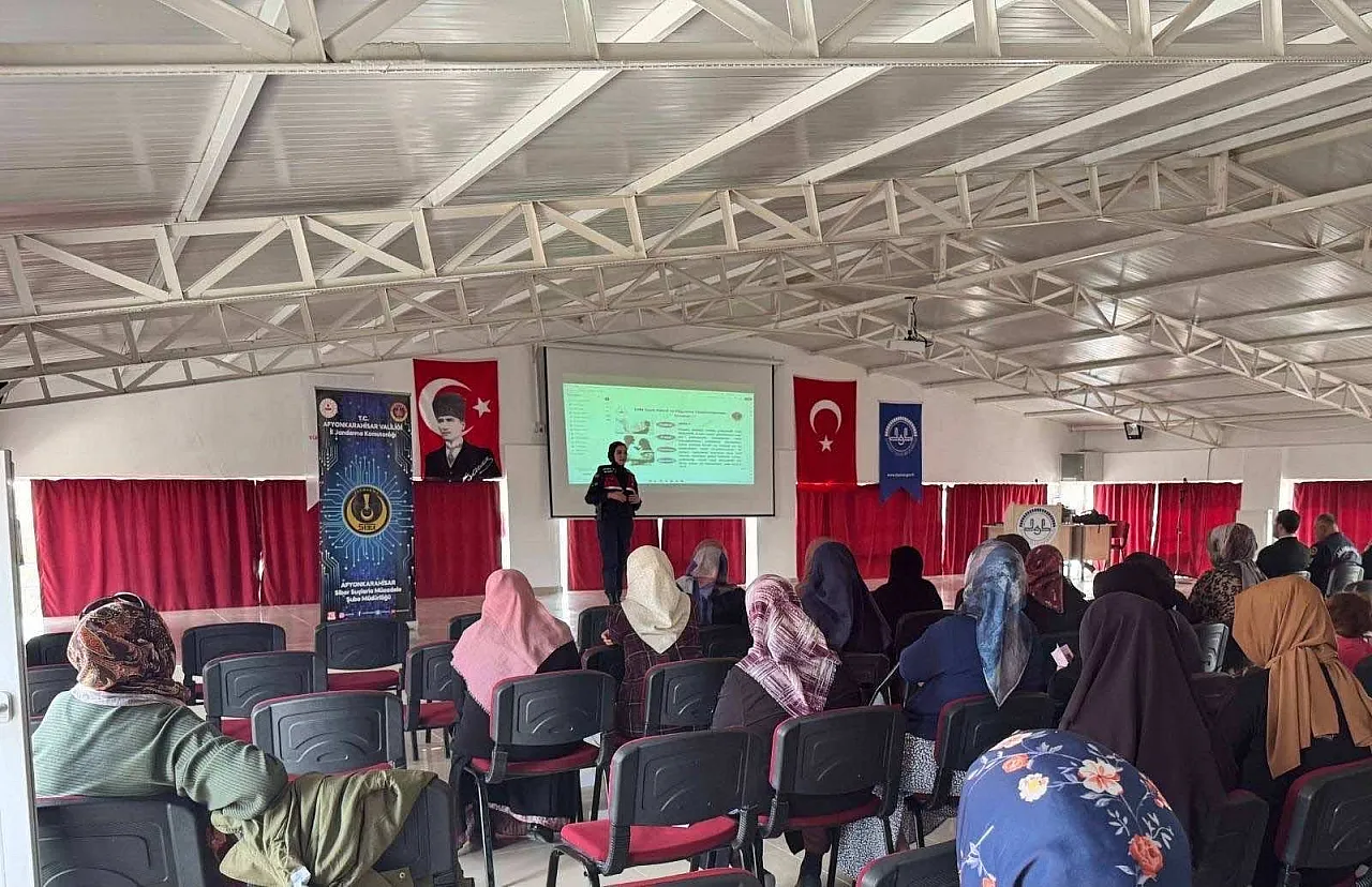 Afyon'da Vatandaşlara Özel Eğitim: Sosyal Medyada Bu Hataları Yapmayın!