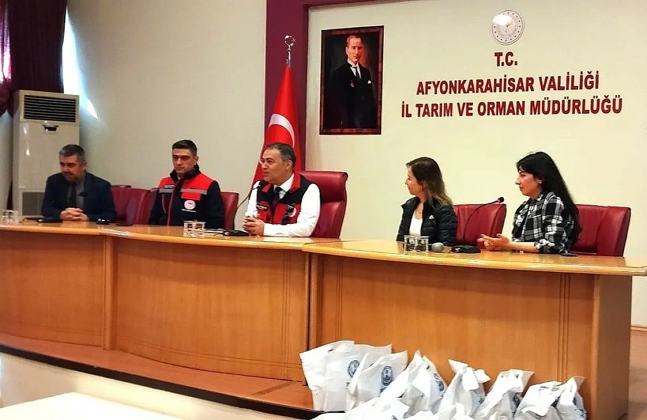Portekiz Ve İtalyan Gençlere Afyon Tarımı İngilizce Anlatıldı