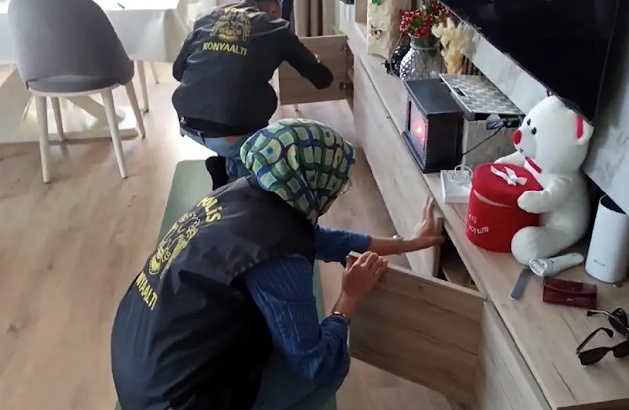 Devlet Büyüklerini Kullanarak Sahte Reklam Yaptılar, Yakalandılar