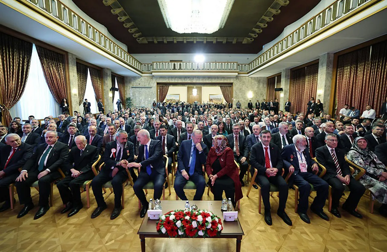 Bu Millet Büyük Millet. Bu Devlet Büyük Devlet
